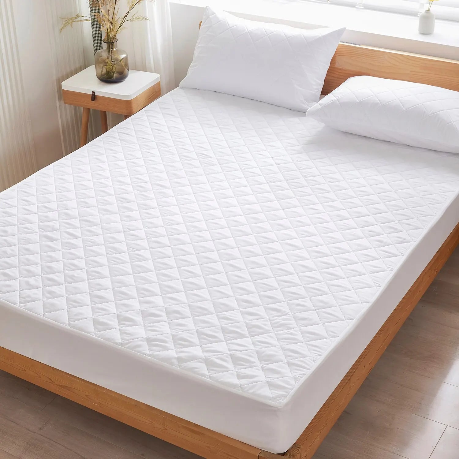 Ultimate Waterproof Mattress Protector - Breathable, Noiseless Fitted Cover with Deep Pockets